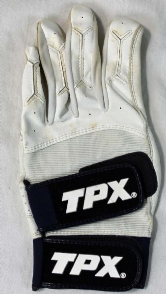 Nick Swisher Signed & Game Used Batting Glove (MLB & PSA/DNA)