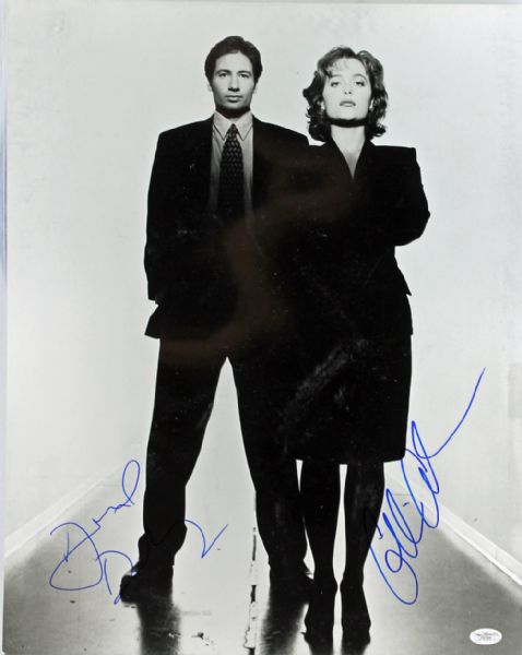 X-Files: David Duchovny & Gillian Anderson Signed 16" x 20" B&W Photo (JSA)