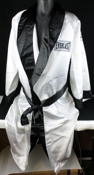 Muhammad Ali Signed Everlast Pro Model Boxing Robe with Superb Autograph (JSA)