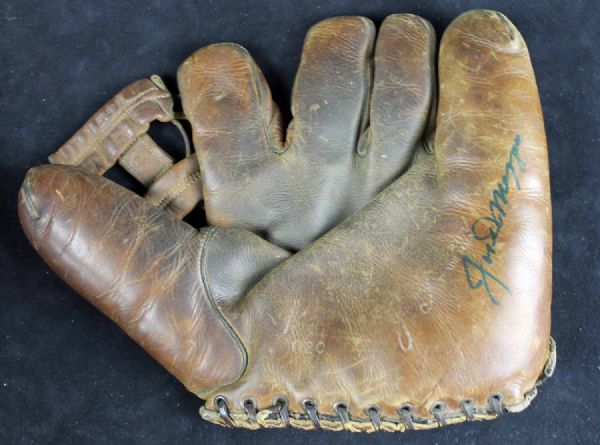 Joe DiMaggio Signed Vintage Model Baseball Glove (JSA)