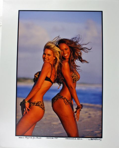 Walter Iooss Signed 16" x 20" Color Photo of Tyra Banks & Valeria Mazza from Sports Illustrated Cover Shoot