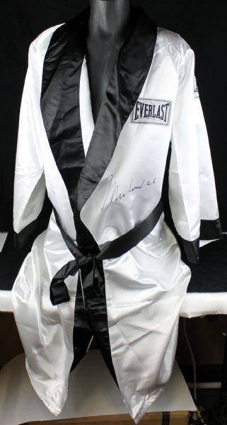 Muhammad Ali Signed Everlast Pro Model Boxing Robe with Superb Large Autograph (PSA/DNA)