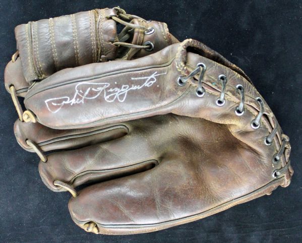Phil Rizzuto Signed Spalding Model Glove (PSA/DNA)