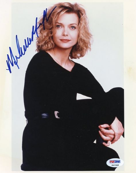 Michelle Pfeiffer Signed 8 x 10 Photo (PSA/DNA)