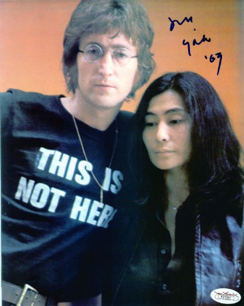 Yoko Ono Signed 8 x 11 Color Photo (JSA)