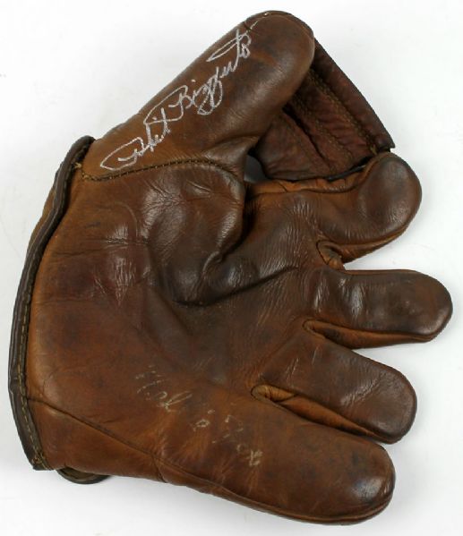 Phil Rizzuto Signed Vintage Baseball Glove (PSA/DNA)