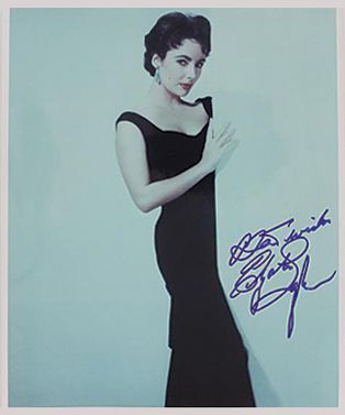 Elizabeth Taylor Rare In-Person Signed Beautiful  8"x10" Color Portrait Photo (PSA/DNA)
