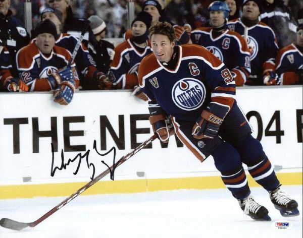 Wayne Gretzky Signed 11" x 14" Color Photo (Oilers)(PSA/DNA)