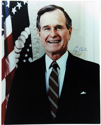 President George HW Bush Signed 8" x 10" Photo (PSA/DNA)
