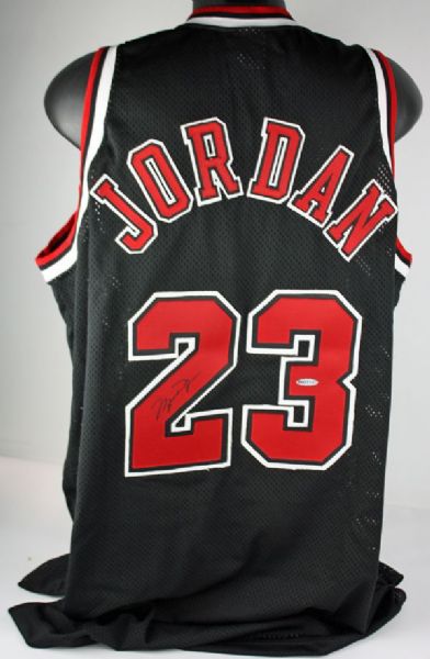 Michael Jordan Signed Chicago Bulls Black Alternate Jersey (UDA)