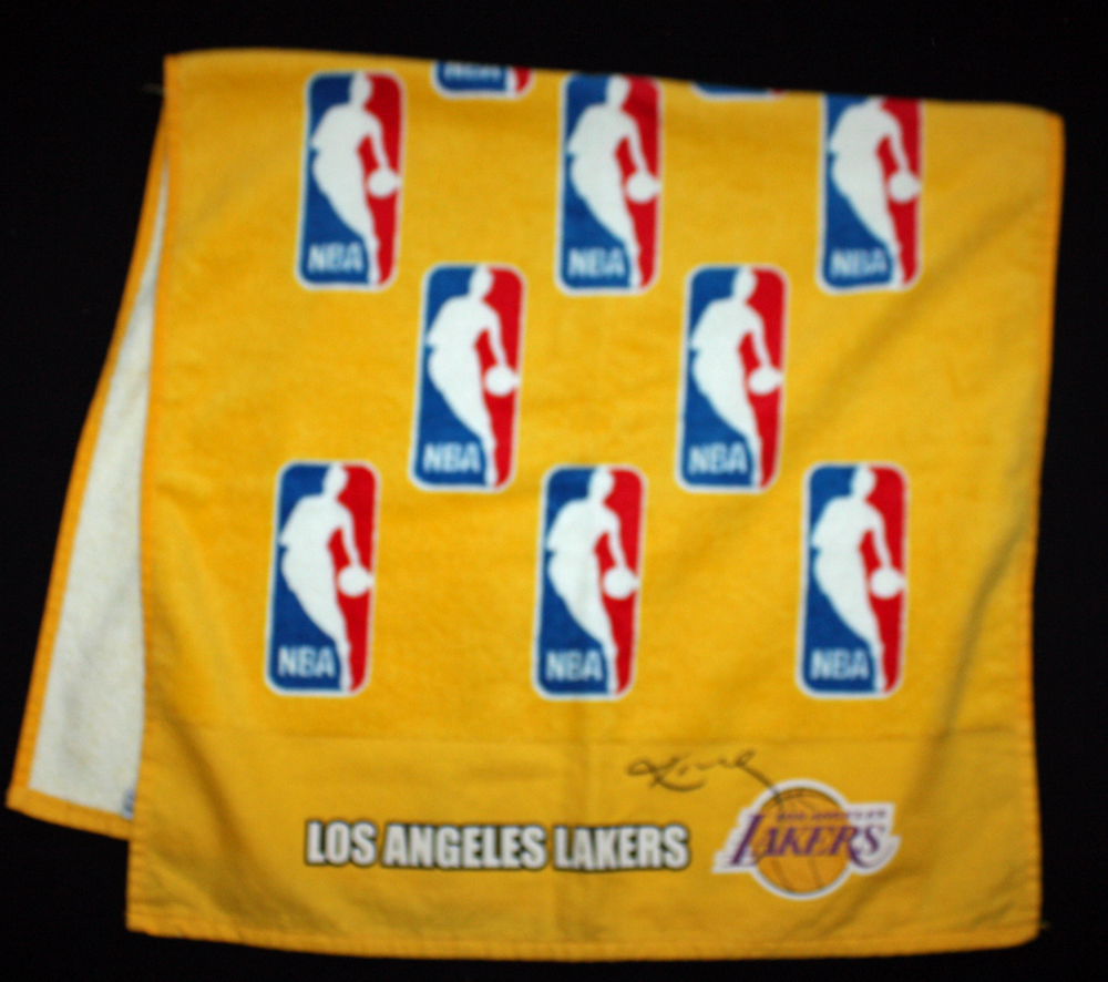 Lot Detail - Kobe Bryant Signed 1957 Rewind Los Angeles Lakers