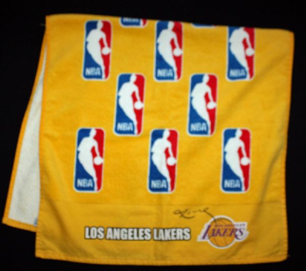 Kobe Bryant Game Used & Signed Lakers Bench Towel (DC Sports)