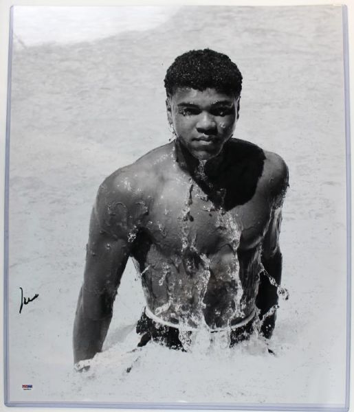 Muhammad Ali Signed 20" x 24" B&W Photo - PSA/DNA Graded GEM MINT 10!