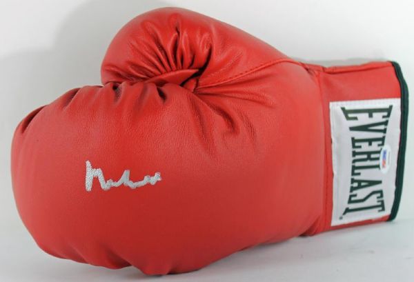 Muhammad Ali Signed Everlast Boxing Glove with Superb Silver Autograph (PSA/DNA)