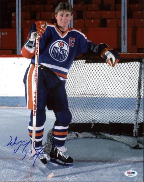 Wayne Gretzky Signed 11" x 14" Color Photo - PSA/DNA Graded GEM MINT 10!