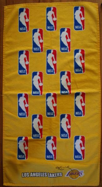 Kobe Bryant Signed LA Lakers 40" x 21" Sideline Towel (DC Sports)
