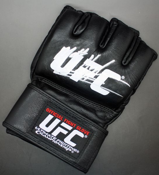 Matt Hughes Signed UFC Pro Model MMA Fight Glove (PSA/JSA Guaranteed)