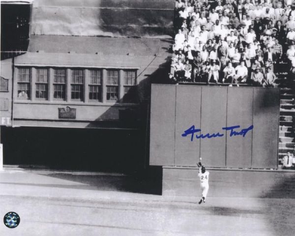 Willie Mays Signed 8" x 10" Photo of "The Catch" (Say Hey Holo)