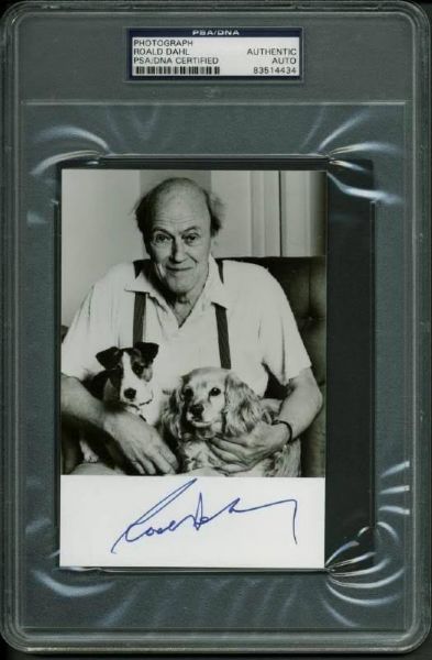 Roald Dahl Signed 4" x 6" Postcard Photograph (PSA/DNA Encapsulated)