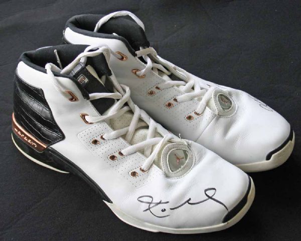 2002 Kobe Bryant RARE Game Worn Nike Air Jordan Basketball Sneakers (DC Sports)