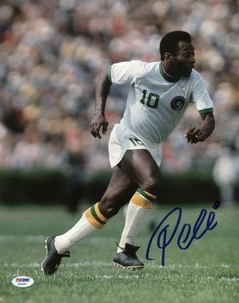 Pele Signed 11" x 14" Color Photo (PSA/DNA)