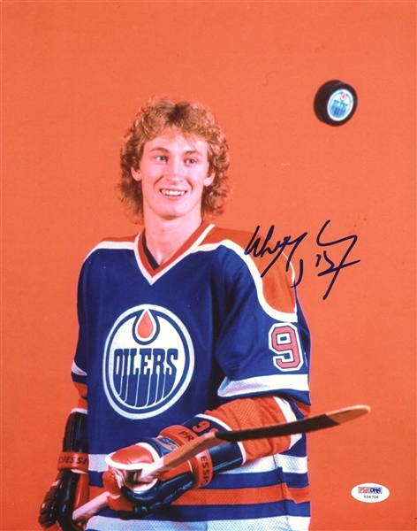 Wayne Gretzky Signed 11" x 14" Color Photo (PSA/DNA)