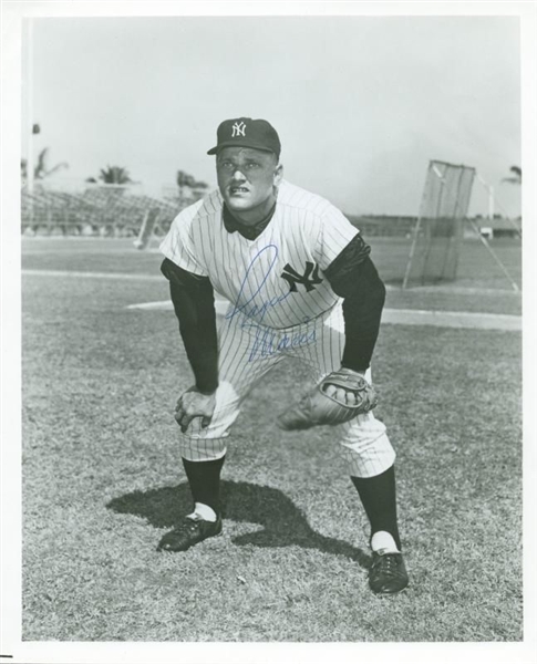 Roger Maris Superb Signed 8" x 10" B&W Portrait Photograph (PSA/DNA)