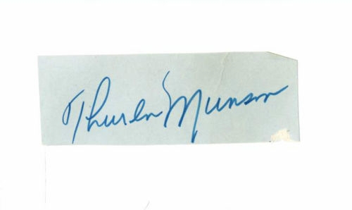 Thurman Munson Exceptional Near-Mint Signed 3" x 5" Note Card (JSA)