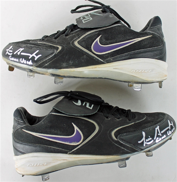 Luis Gonzalez Game Used & Signed Nike Cleats (PSA/DNA)