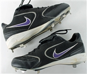 Luis Gonzalez Game Used & Signed Nike Cleats (PSA/DNA)