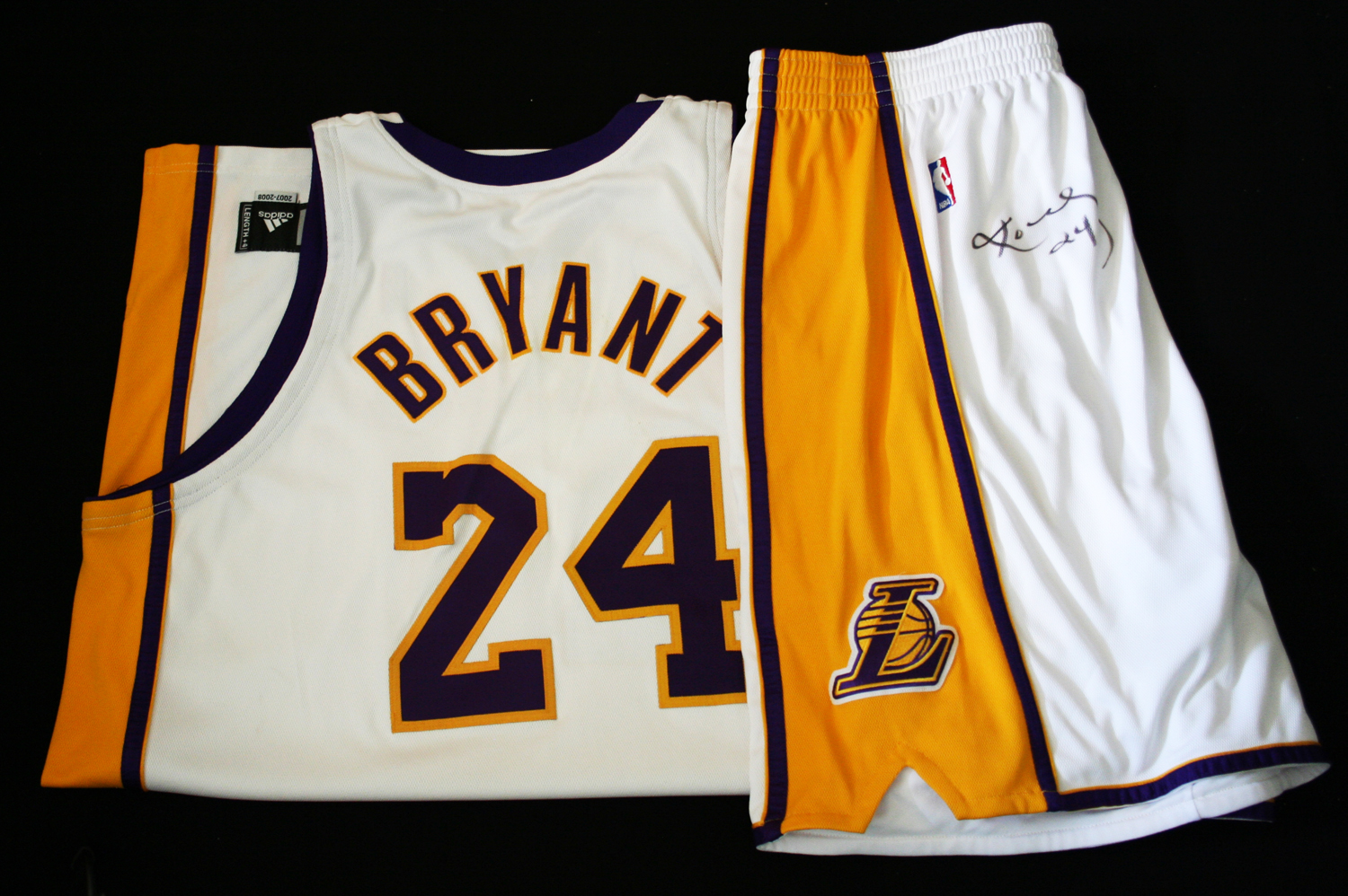 Lot Detail - Kobe Bryant 2007-08 Los Angeles Lakers Game Used Home