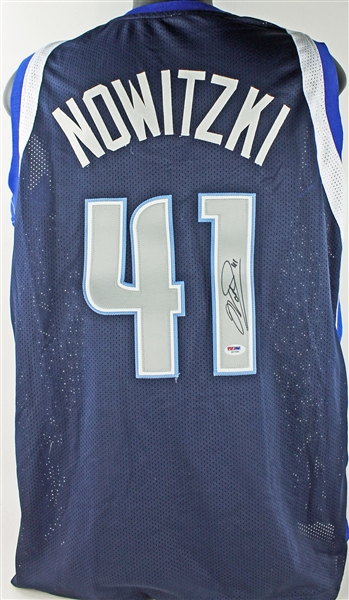 Dirk Nowitzki Signed Dallas Mavericks Jersey (PSA/DNA)