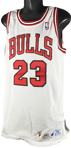 1995-96 Michael Jordan Superb Game Worn Chicago Bulls Jersey from Historic 72-10 Championship Season (Grey Flannel)