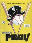 Roberto Clemente Signed Original 1962 Pirates Yearbook (JSA)