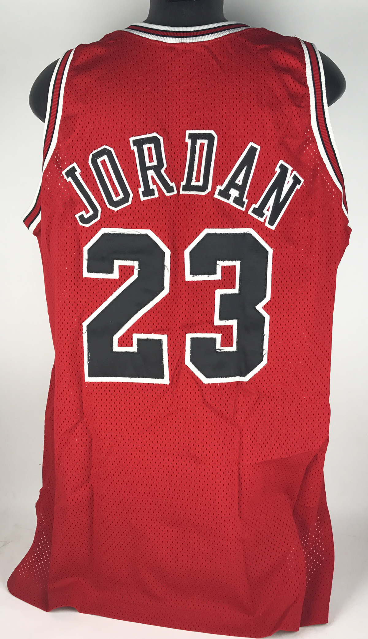 1992-93 Michael Jordan Game Worn Chicago Bulls Champion Home White NBA  Jersey