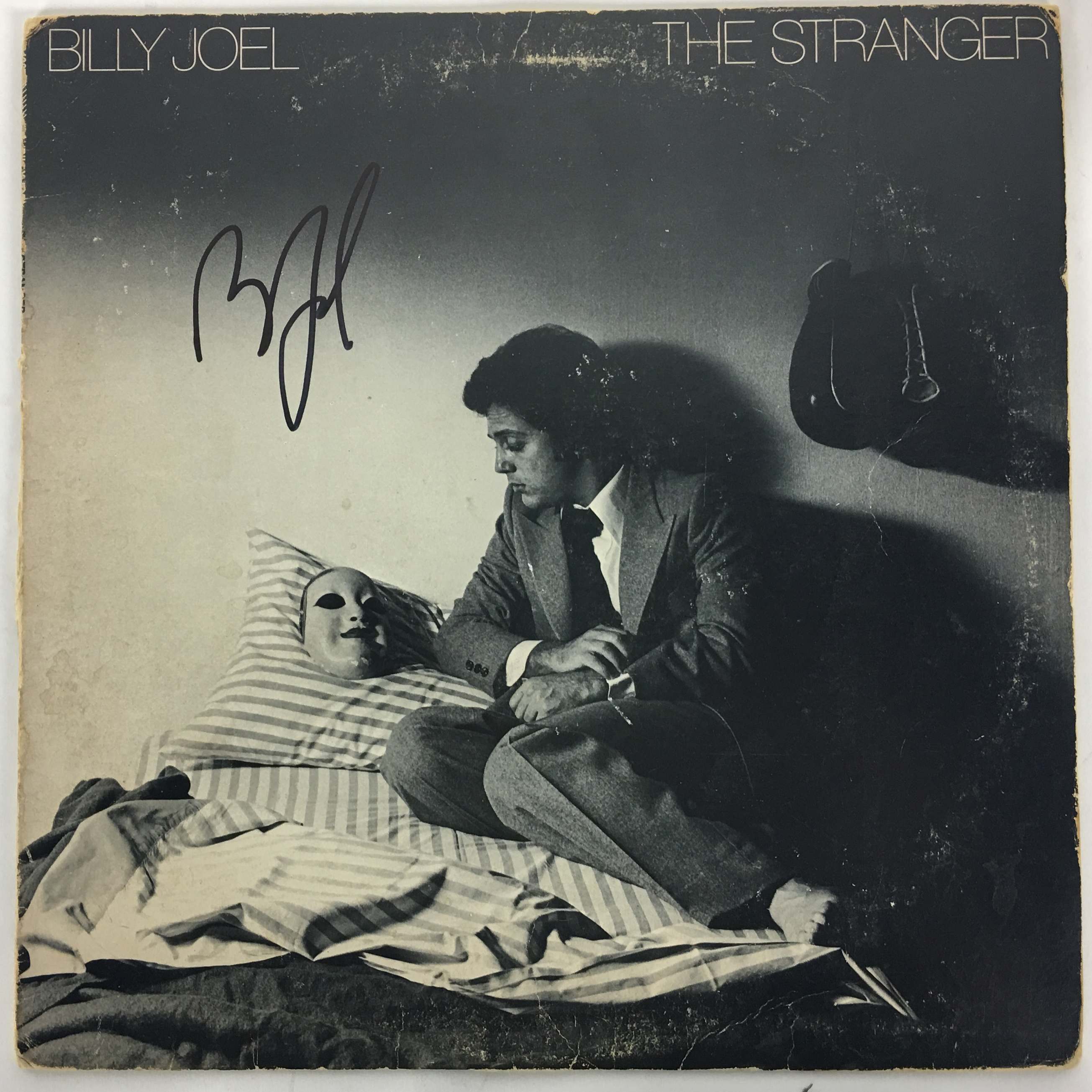 Billy Joel Signed "The Stranger" Album (Beckett/BAS Guaranteed) .