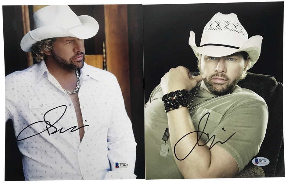 Toby Keith Signed Lot of Two (2) 8" x 10" Color Photographs (Beckett)