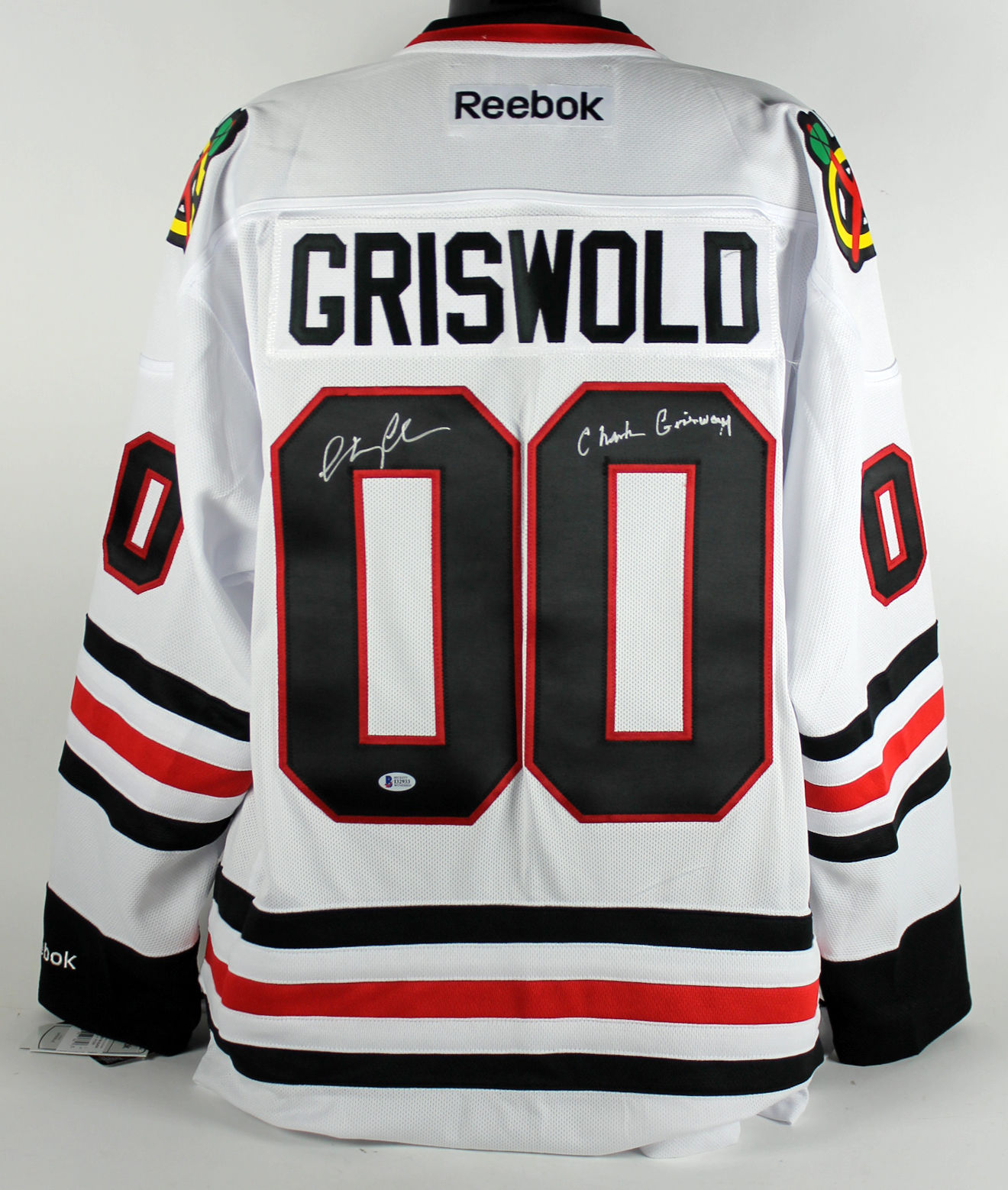 Chevy Chase Signed National Lampoon's Christmas Vacation Chicago Blackhawks  Hockey Jersey (Beckett COA)