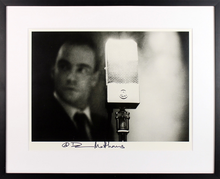 Dave Matthews Signed 16" x 20" B&W Framed Promotional Photograph (BAS/Beckett)