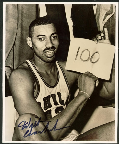 Wilt Chamberlain Signed 8" x 10" 100 Point Game Photograph (Beckett/BAS Guaranteed)