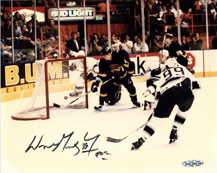 Wayne Gretzky Rare Signed & Inscribed "802" Goal 8" x 10" Photograph (Upper Deck)