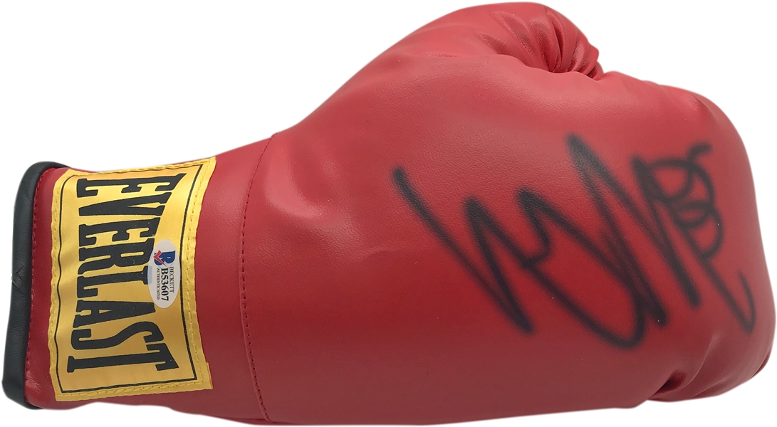 Rocky: Sylvester Stallone Superb Signed Boxing Glove (Beckett/BAS)