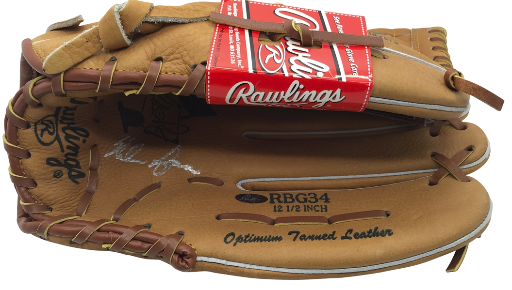 Nolan Ryan Signed Rawlings Baseball Glove (Beckett/BAS Guaranteed)