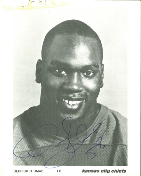 Derrick Thomas Signed 8" x 10" B&W Press Photograph (PSA/DNA)