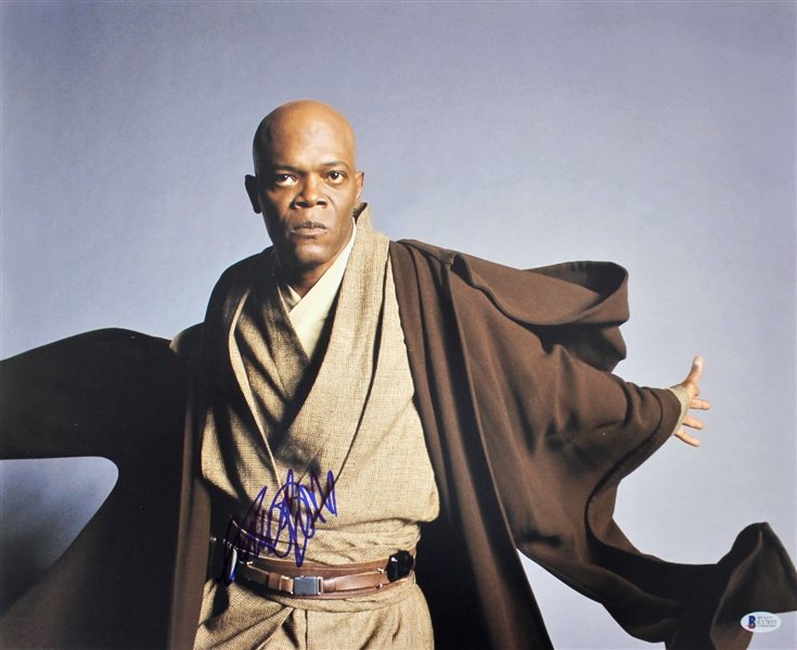 Samuel L. Jackson Signed 16" x 20" Color "Star Wars" Photograph (BAS/Beckett)