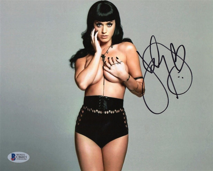 Katy Perry Signed 8" x 10" Photograph (Beckett/BAS)