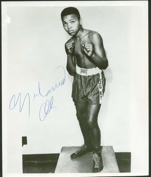 Muhammad Ali Vintage Signed 8" x 10" Training Photograph (JSA)