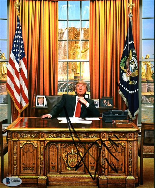 President Donald Trump Signed 8" x 10" Oval Office Photograph (Beckett/BAS)