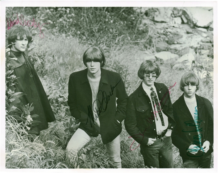 The Byrds Rare Vintage Group Signed 8" x 10" Photograph w/ Crosby & Others! (REAL/Epperson)