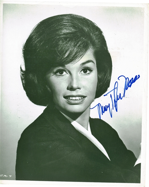 Mary Tyler Moore Signed 8" x 10" Black & White Photograph (Beckett/BAS Guaranteed)